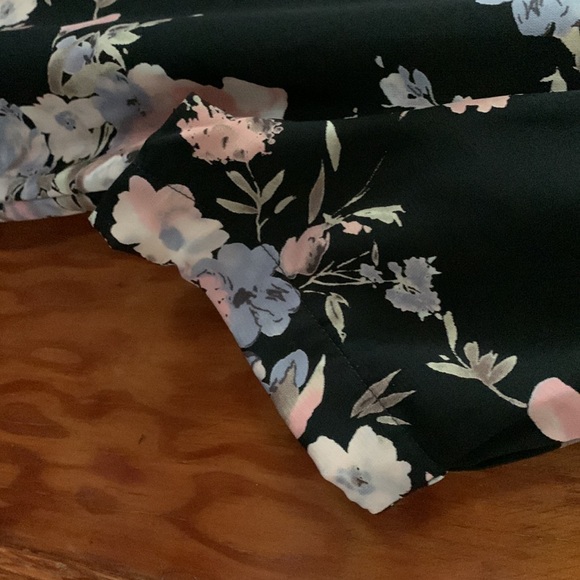 Women’s size extra small Soprano Brand dress with short sleeves floral print - Picture 6 of 11